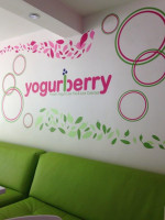 Yogurberry Parque La Colina inside