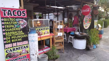 Carnitas Quiroga outside