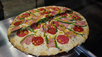 Rica Pizza food