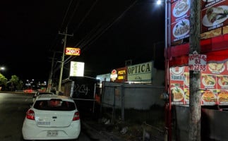 Checkpoint Pizza Av. Suizos outside