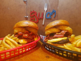 Gula Burger Acuña food