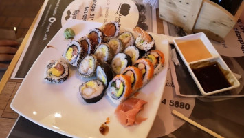 Hanashi Sushi inside