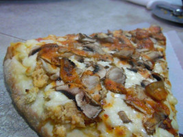 Alejos Pizza food