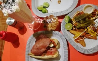 Alitas Y Hamburguesas Al Cambron food