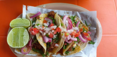 Taqueria Gisselita food