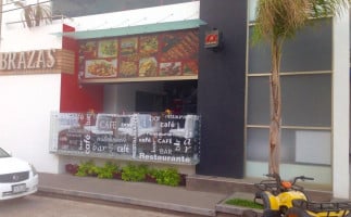 Brazas Restaurante Bar outside