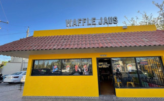 Waffle Jaus food