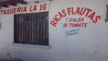 Taqueria La 16 outside