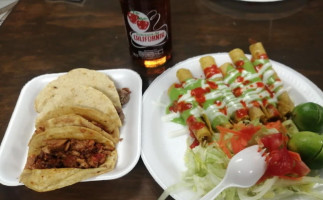 Taquería El Chino food