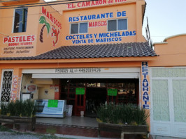 Mariscos El Camarón De Villa inside