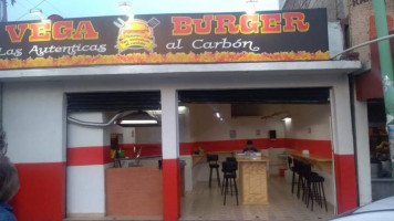 Vega Burger Las Auténticas Al Carbón inside