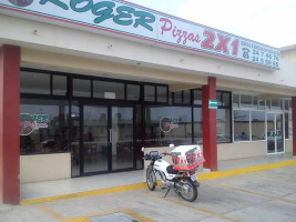 Roger's Pizza outside