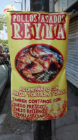 Pollos Reyna outside