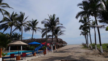 Restaurant-bar Playa Clarita outside