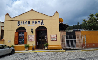 Salón Roma outside