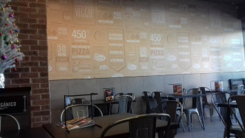 Domino's Aztecas inside