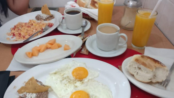 Lonchería Internacional La Torta food