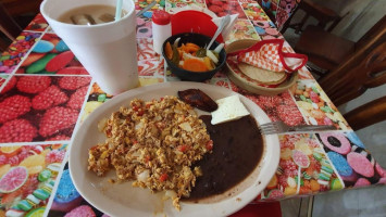 Antojitos Los Arbolitos food