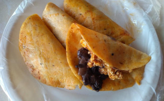 Tacos Y Gorditas Sixto 's food