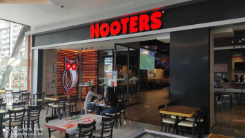 Hooters inside