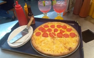 Armando's Pizza food