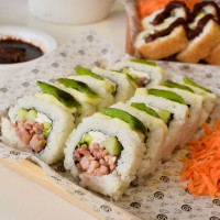 Iume Sushi food