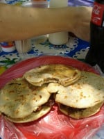 Gorditas Rellenas De La Michoacán food