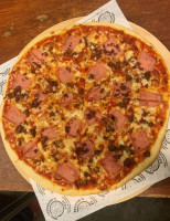 Pepperoni's Pizza food