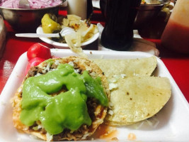 Taquería Oscar food