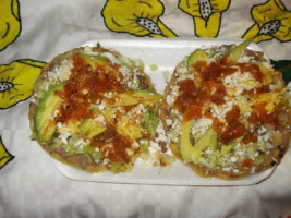 Cenaduria 100% Mexicana food