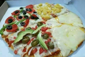 Pepo's Pizza food