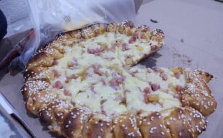 Chewis Pizza food