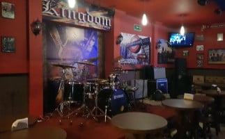 Kingdom London Pub Colima inside