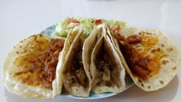 Gorditas Doña Lupe food