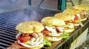 Hamburguesas El Bronco De Monterrey food