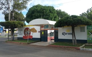 La Palapa Del Compaye outside