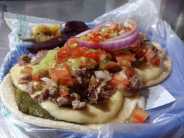 Taquería Los Primos food