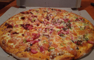 Serrano's Pizza food