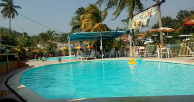 Manantiales Club Balneario outside