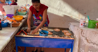 Antojitos “doña Luchy” food