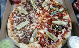 Barcinos Pizzas Y Alitas food