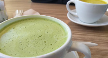 Matcha Mío outside