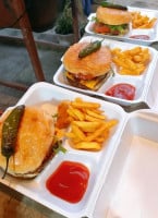 K3n- Burguer Aguas Blancas food