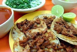 Taquería Arandas food