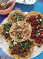 Taquería Mendoza food