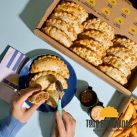 Todo Empanadas Manantial food