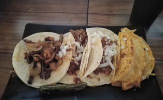 La Valentina Tacos De Barbacoa Y Chamorros food