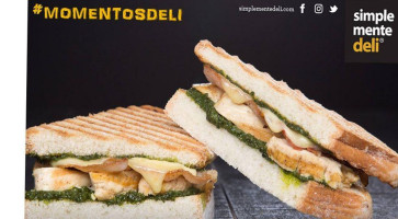 Simplementedeli food