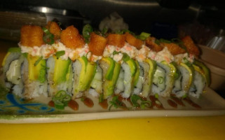 Que Rollo Sushi Burgers food