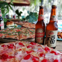 Cervecería Sur food